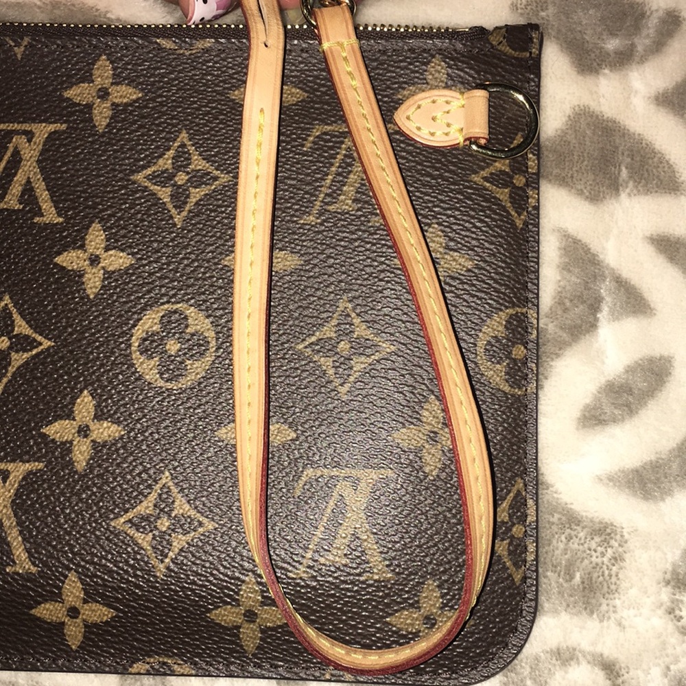 ⛔️⛔️SOLD on Merc⛔️⛔️Louis Vuitton Neverfull Pouch - Picture 8 of 8